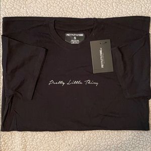 Pretty Little Thing black Tshirt